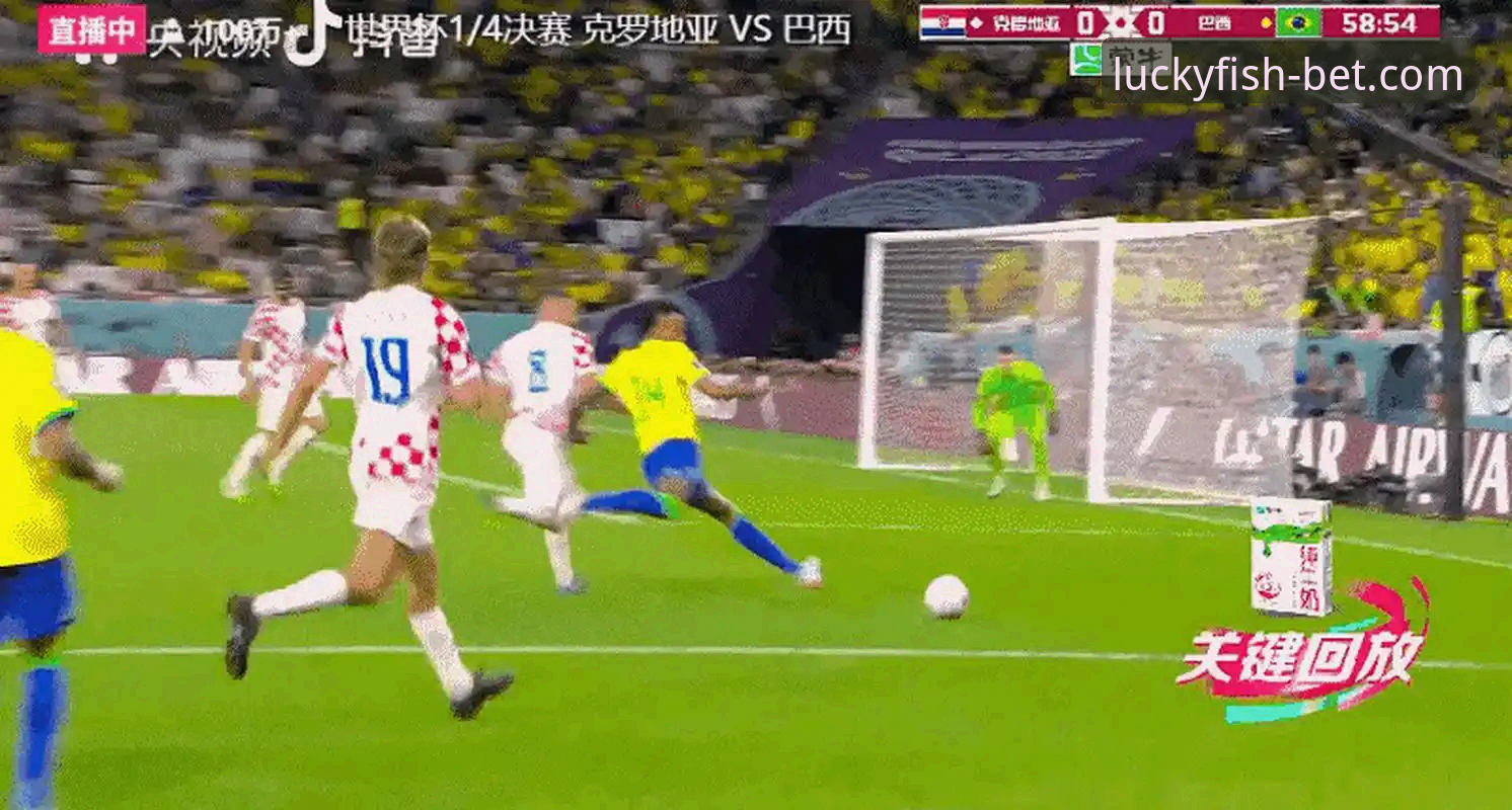 点球决胜的残酷与现实：意大利出局与乐鱼体育APP苹果版必备的观赛体验对比